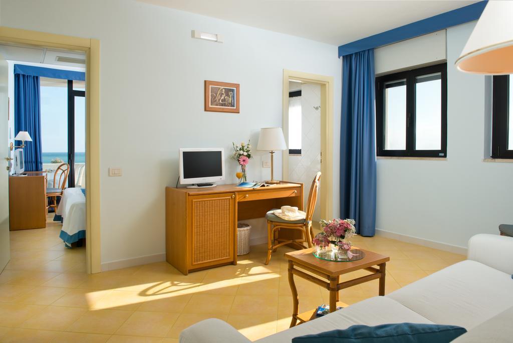 Hotel Del Levante Torre Canne Esterno foto