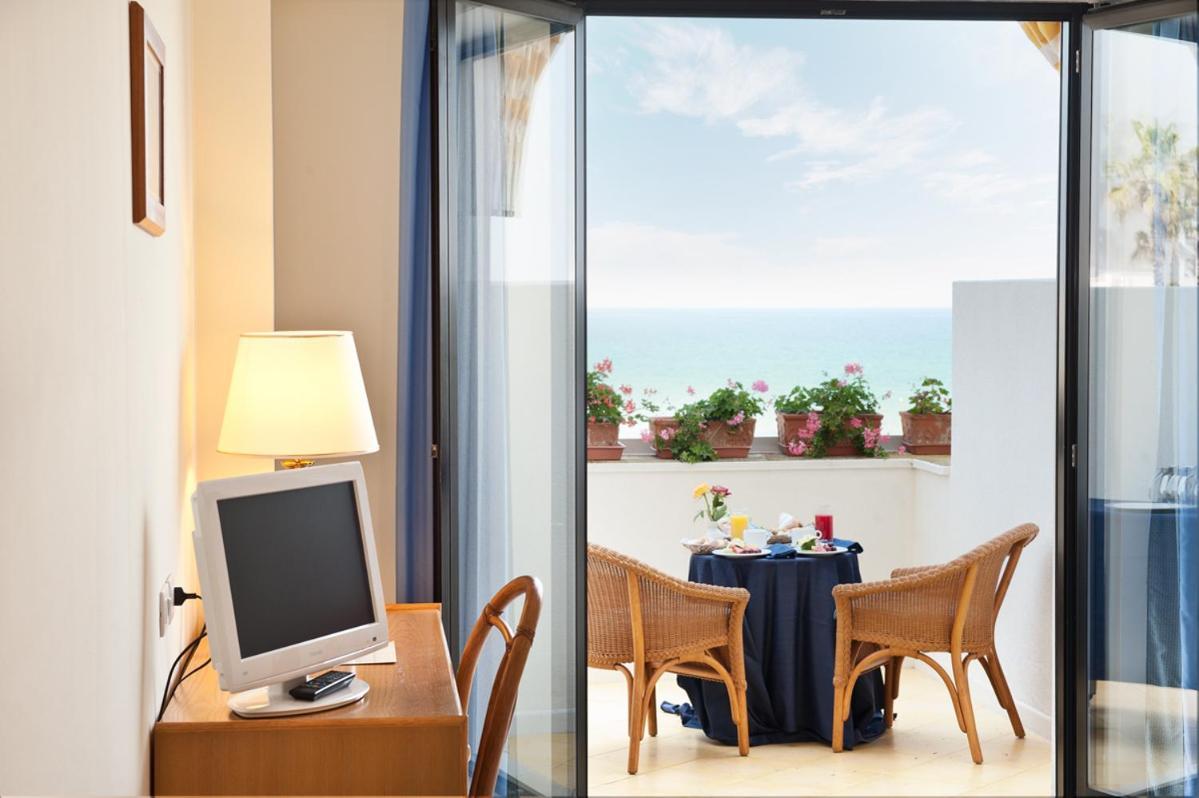 Hotel Del Levante Torre Canne Esterno foto